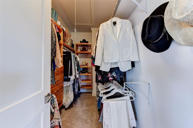 109 Vista Oaks DR, Dripping Springs, TX 78620