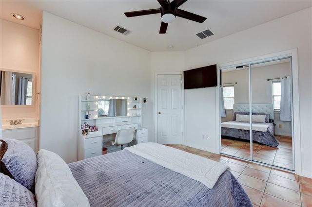 109 Vista Oaks DR, Dripping Springs, TX 78620