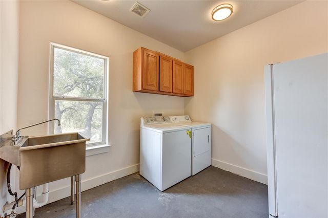 109 Vista Oaks DR, Dripping Springs, TX 78620