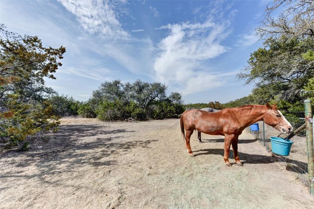 109 Vista Oaks DR, Dripping Springs, TX 78620