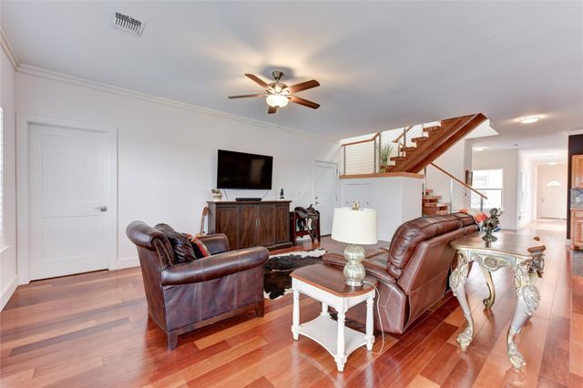 109 Vista Oaks DR, Dripping Springs, TX 78620