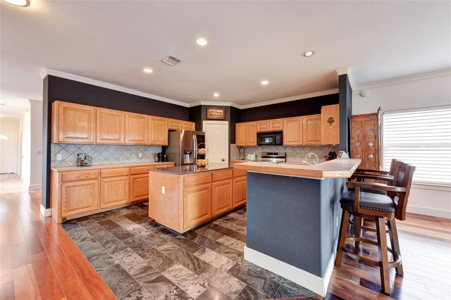 109 Vista Oaks DR, Dripping Springs, TX 78620