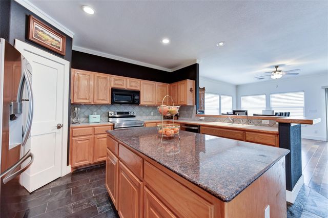 109 Vista Oaks DR, Dripping Springs, TX 78620