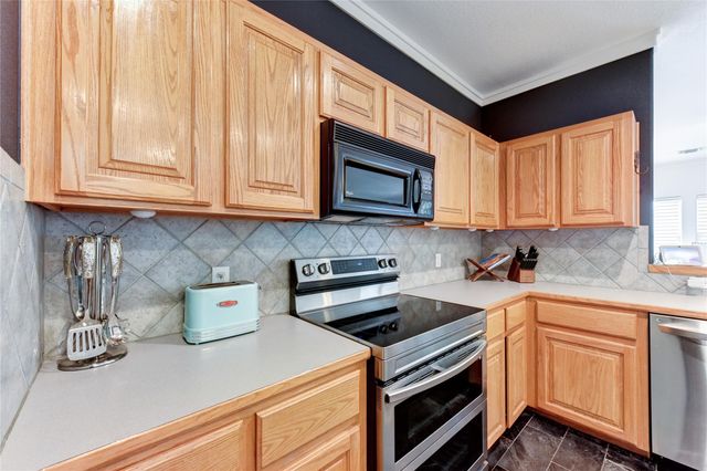 109 Vista Oaks DR, Dripping Springs, TX 78620