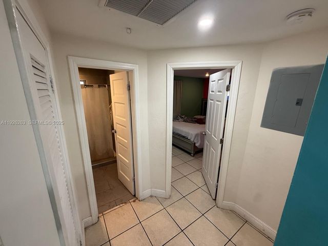 1299 NE 40th Ct 1299, Oakland Park, FL 33334