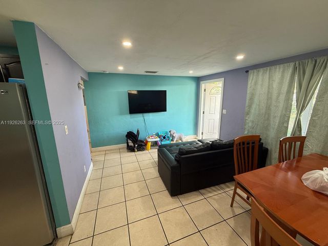 1299 NE 40th Ct 1299, Oakland Park, FL 33334