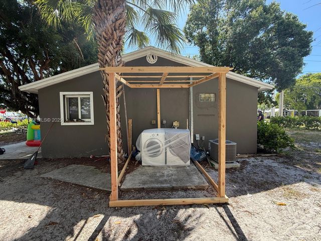 1299 NE 40th Ct 1299, Oakland Park, FL 33334