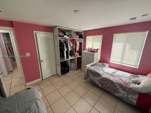 1299 NE 40th Ct 1299, Oakland Park, FL 33334