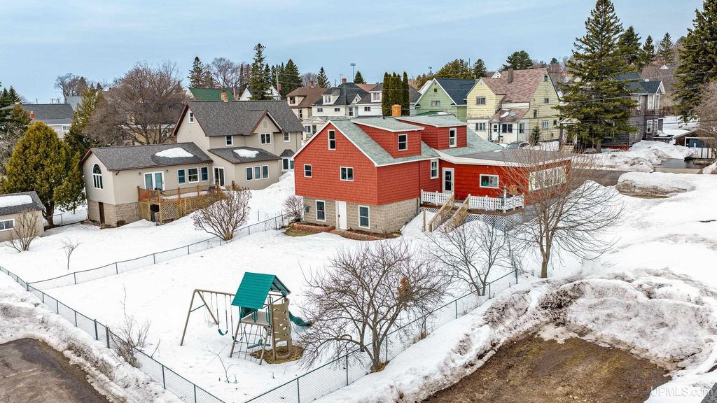 1014 Minnesota Street, Hancock, MI 49930