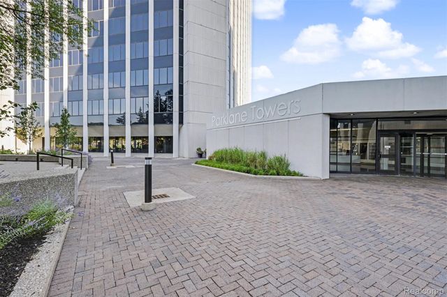 1 Parklane Boulevard W1050, Dearborn, MI 48126
