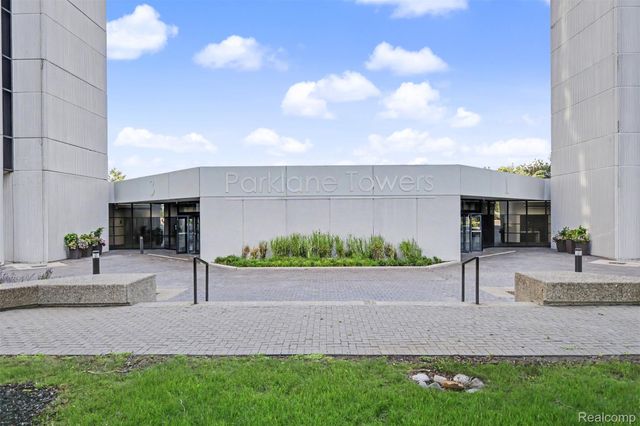 1 Parklane Boulevard W1050, Dearborn, MI 48126