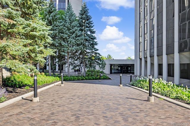 1 Parklane Boulevard W1050, Dearborn, MI 48126