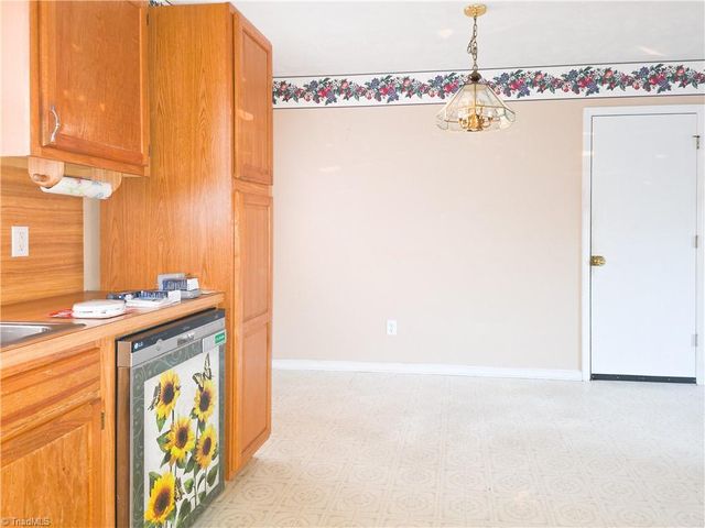 112 Oak Ridge Place, Mount Airy, NC 27030