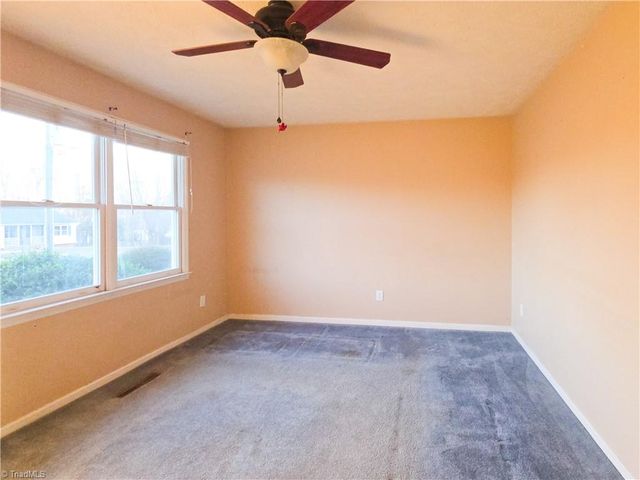 112 Oak Ridge Place, Mount Airy, NC 27030