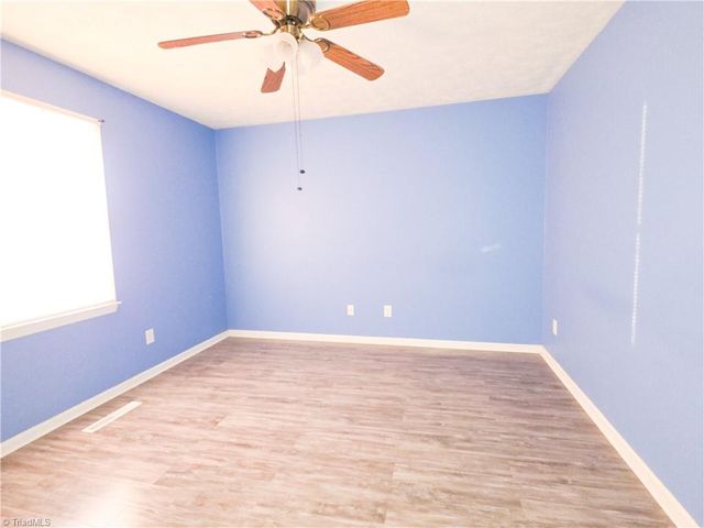 112 Oak Ridge Place, Mount Airy, NC 27030