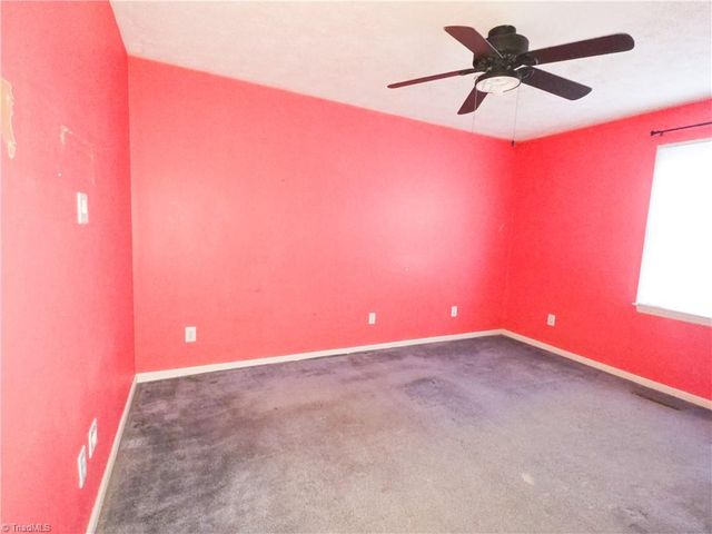 112 Oak Ridge Place, Mount Airy, NC 27030