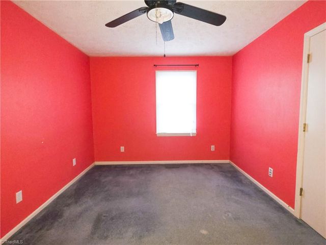 112 Oak Ridge Place, Mount Airy, NC 27030