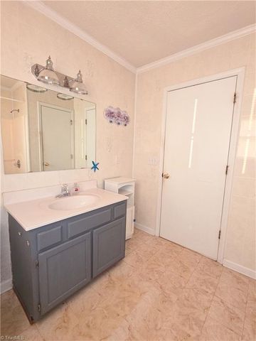 112 Oak Ridge Place, Mount Airy, NC 27030