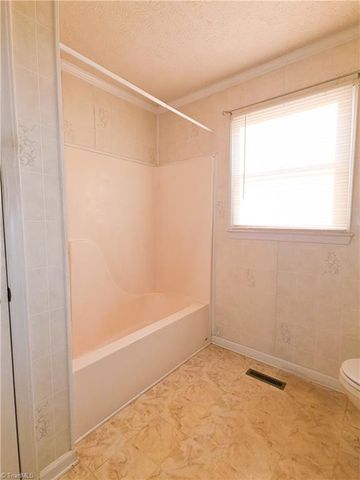 112 Oak Ridge Place, Mount Airy, NC 27030