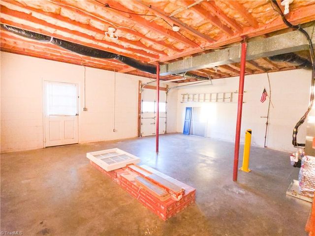 112 Oak Ridge Place, Mount Airy, NC 27030