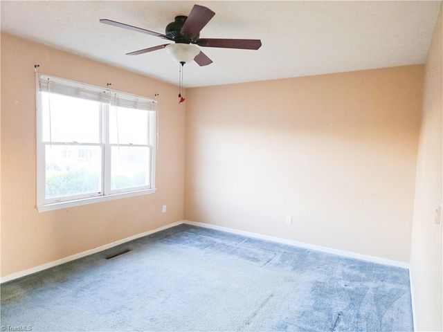 112 Oak Ridge Place, Mount Airy, NC 27030