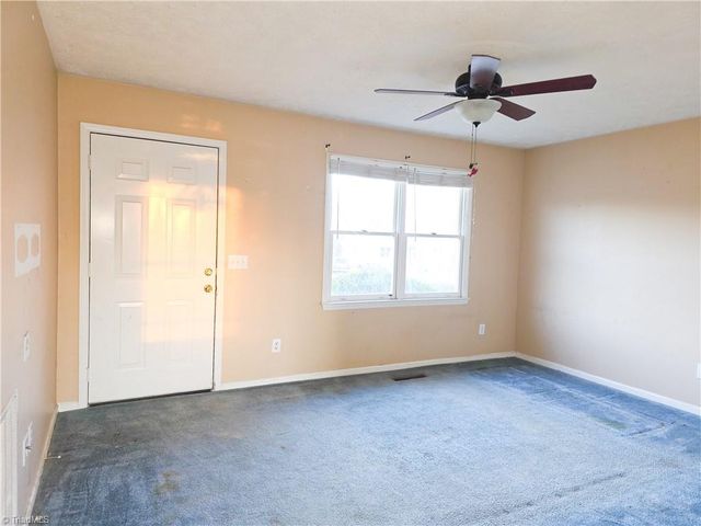 112 Oak Ridge Place, Mount Airy, NC 27030