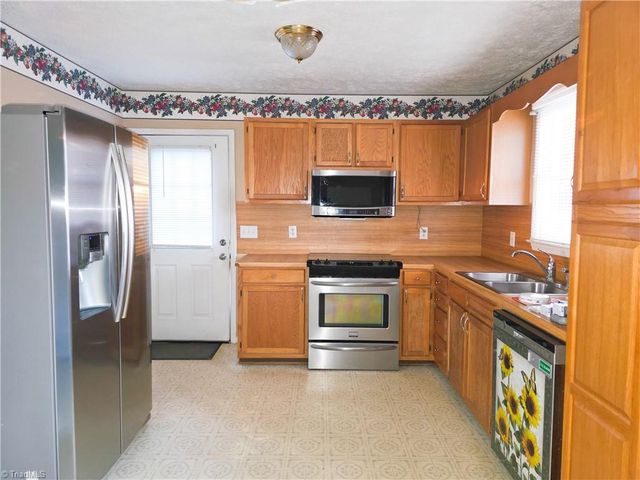 112 Oak Ridge Place, Mount Airy, NC 27030