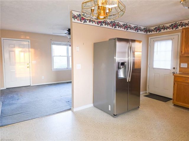 112 Oak Ridge Place, Mount Airy, NC 27030