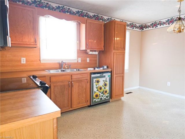 112 Oak Ridge Place, Mount Airy, NC 27030