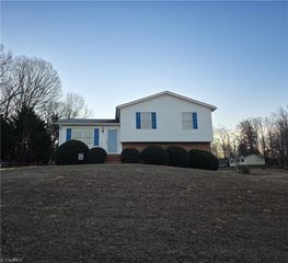 112 Oak Ridge Place, Mount Airy, NC 27030