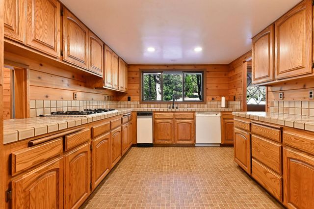 26897 Spring Ct, Pioneer, CA 95666