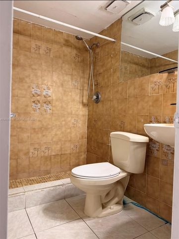1035 W 77th Street 211, Hialeah, FL 33014