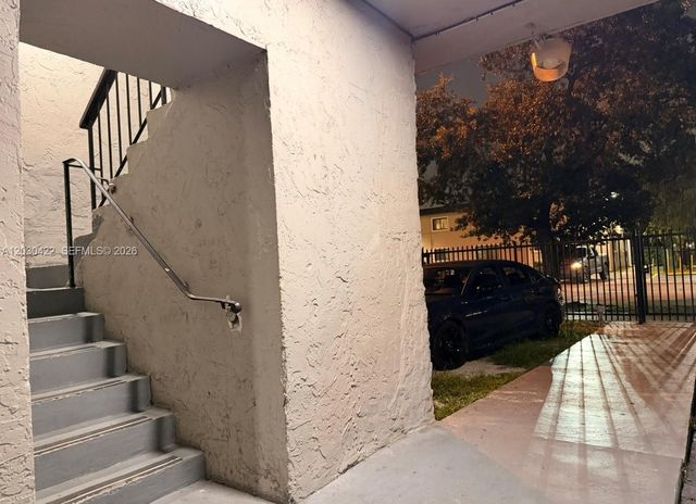 1035 W 77th Street 211, Hialeah, FL 33014