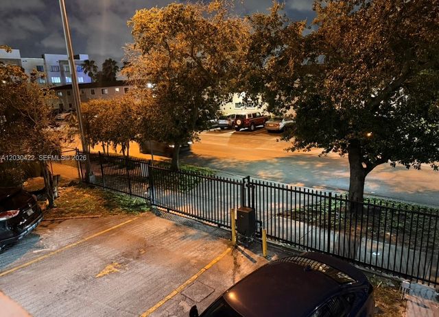 1035 W 77th Street 211, Hialeah, FL 33014