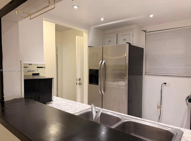 1035 W 77th Street 211, Hialeah, FL 33014