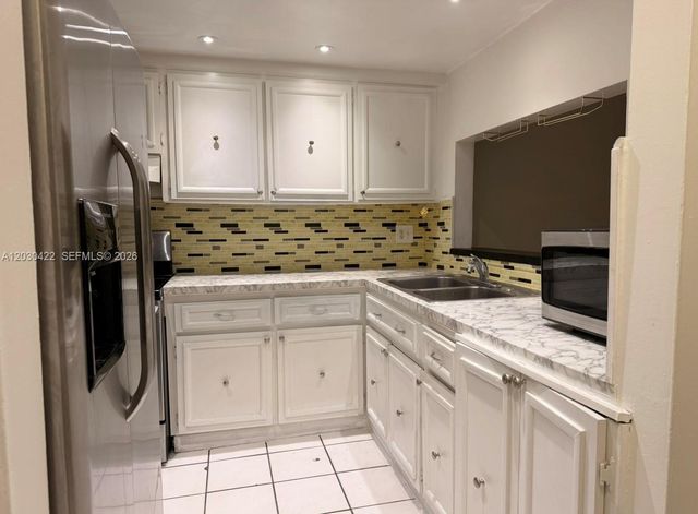 1035 W 77th Street 211, Hialeah, FL 33014