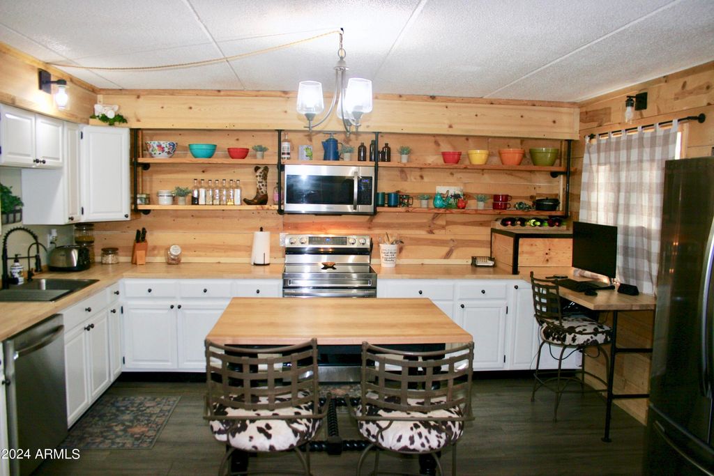 90 W Yavapai Street 8, Wickenburg, AZ 85390 — photo 2