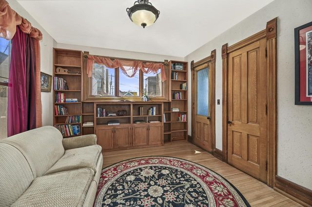 1615 E Kane PLACE, Milwaukee, WI 53202