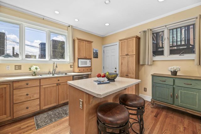 1615 E Kane PLACE, Milwaukee, WI 53202