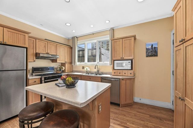 1615 E Kane PLACE, Milwaukee, WI 53202