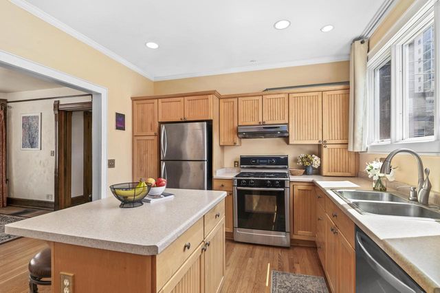 1615 E Kane PLACE, Milwaukee, WI 53202