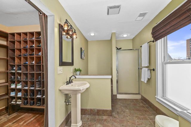 1615 E Kane PLACE, Milwaukee, WI 53202
