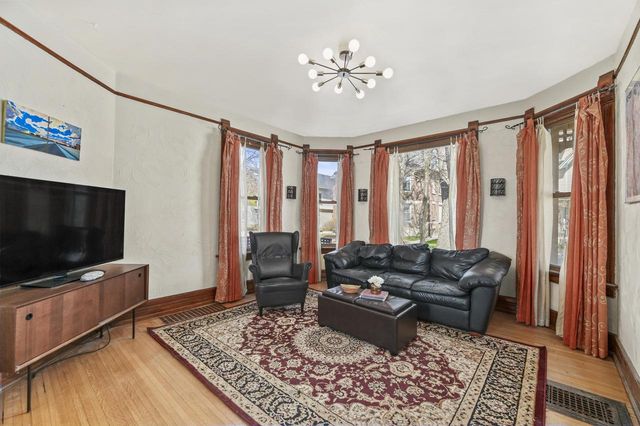 1615 E Kane PLACE, Milwaukee, WI 53202