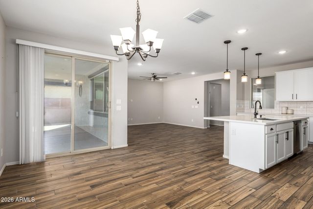 7039 N 84TH Avenue, Glendale, AZ 85305