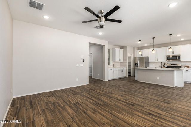 7039 N 84TH Avenue, Glendale, AZ 85305