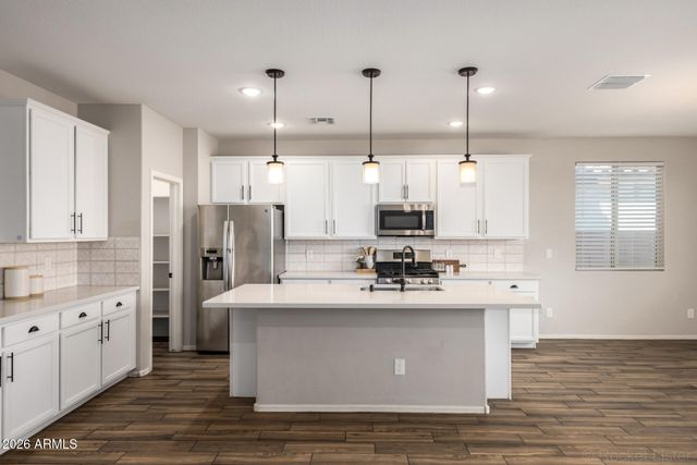 7039 N 84TH Avenue, Glendale, AZ 85305