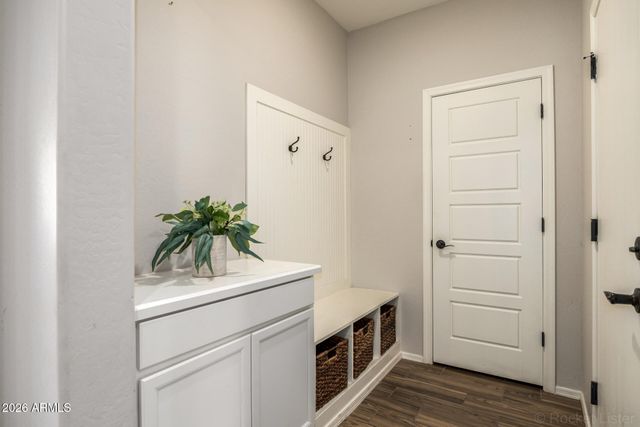 7039 N 84TH Avenue, Glendale, AZ 85305