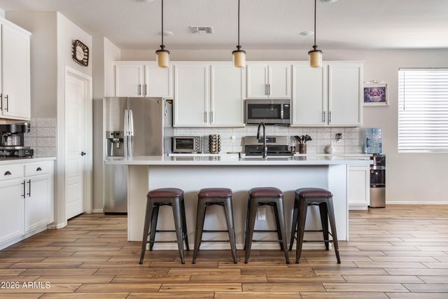 7039 N 84TH Avenue, Glendale, AZ 85305