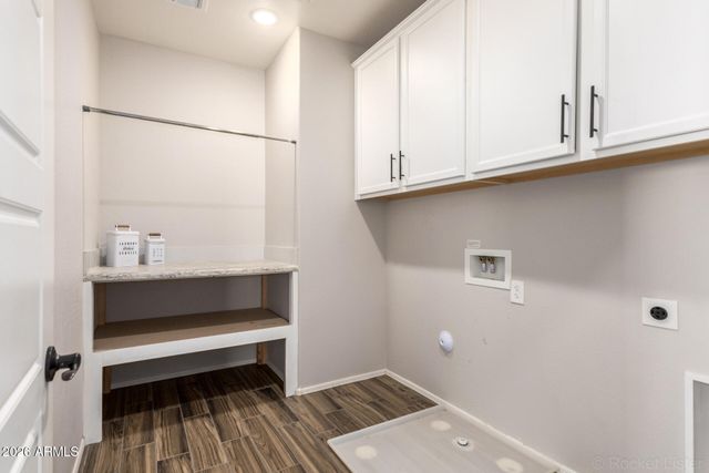 7039 N 84TH Avenue, Glendale, AZ 85305