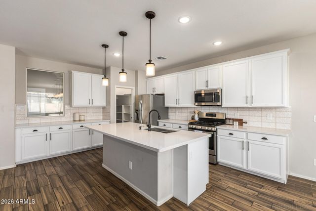 7039 N 84TH Avenue, Glendale, AZ 85305